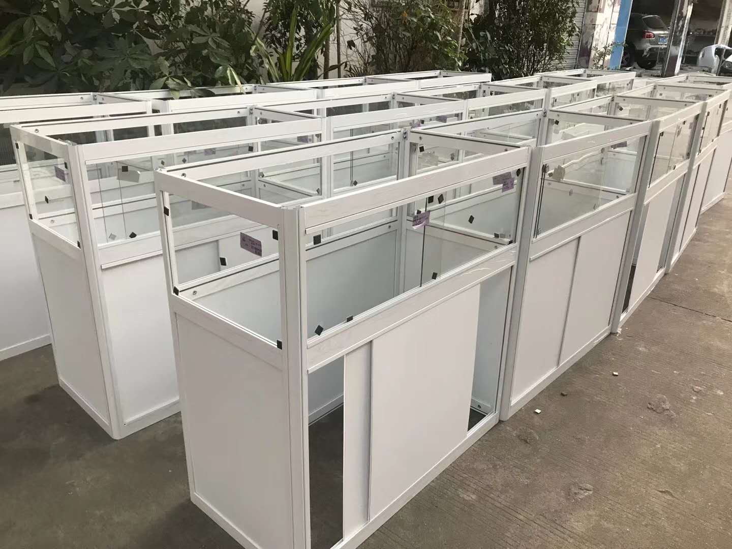 八棱柱展柜生產(chǎn)廠家 八棱柱展柜生產(chǎn)廠家