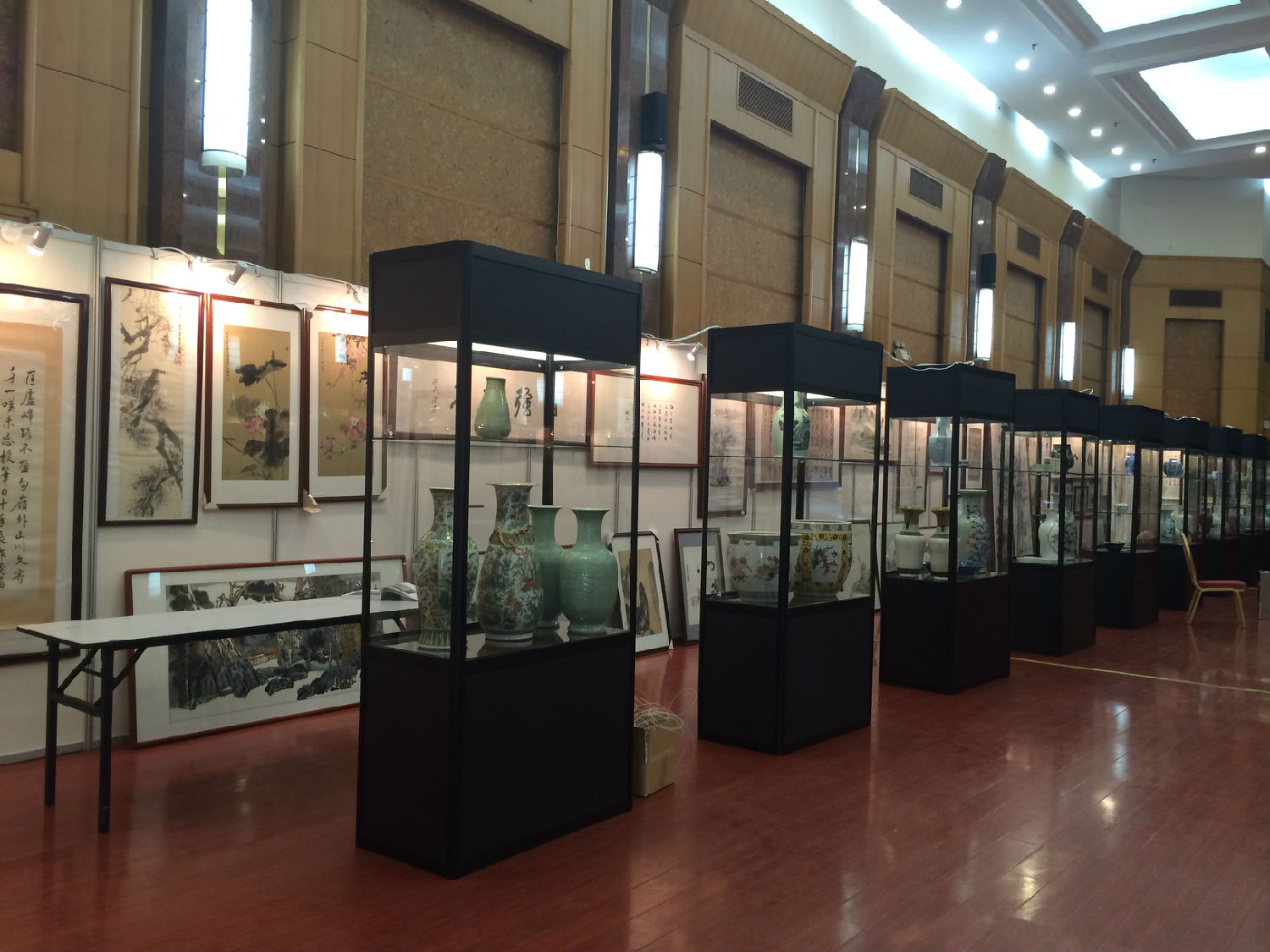 精品玻璃展柜 精品玻璃展柜