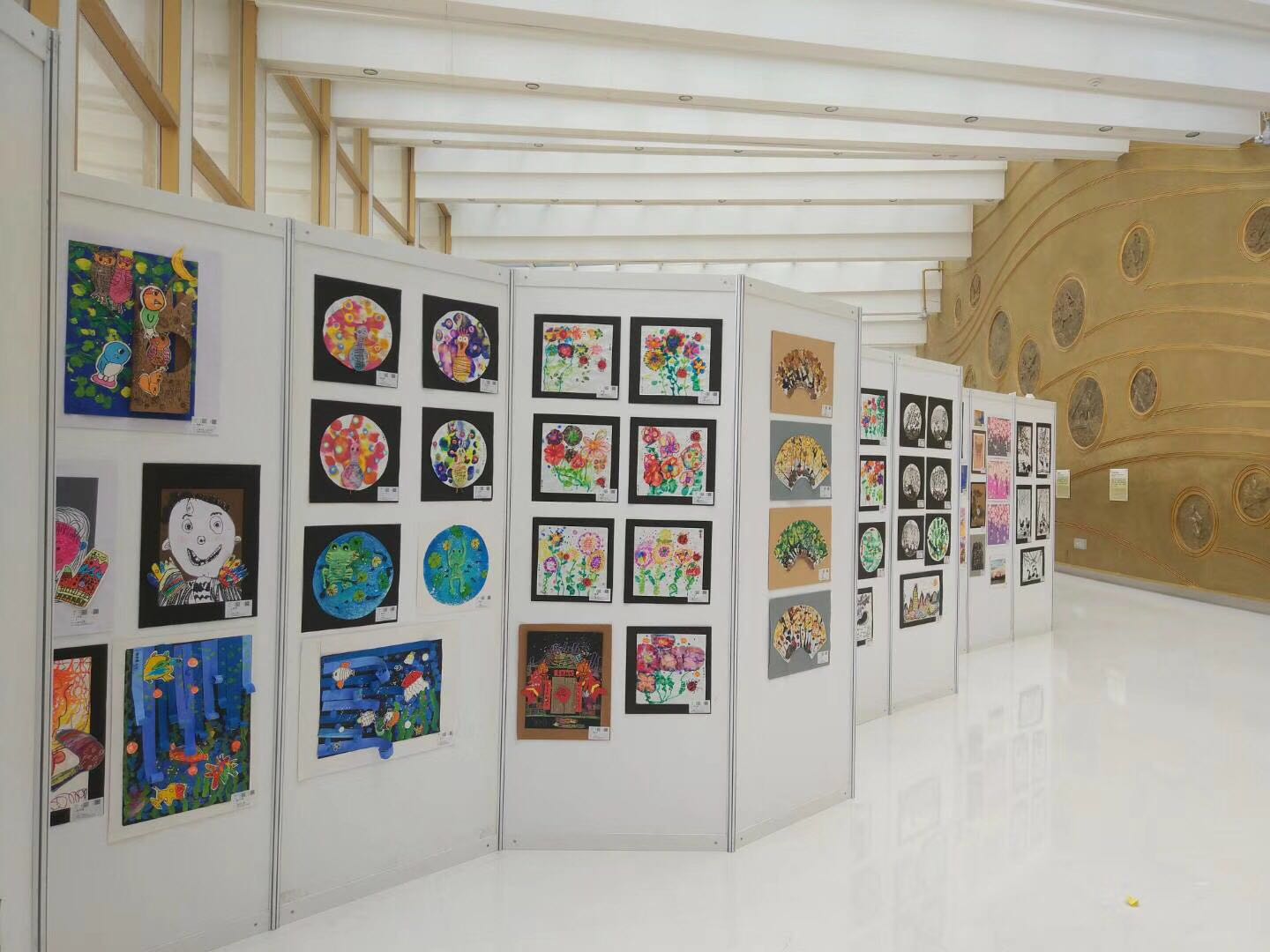 在內蒙古購買八棱柱展板，廠家批發哪里找？